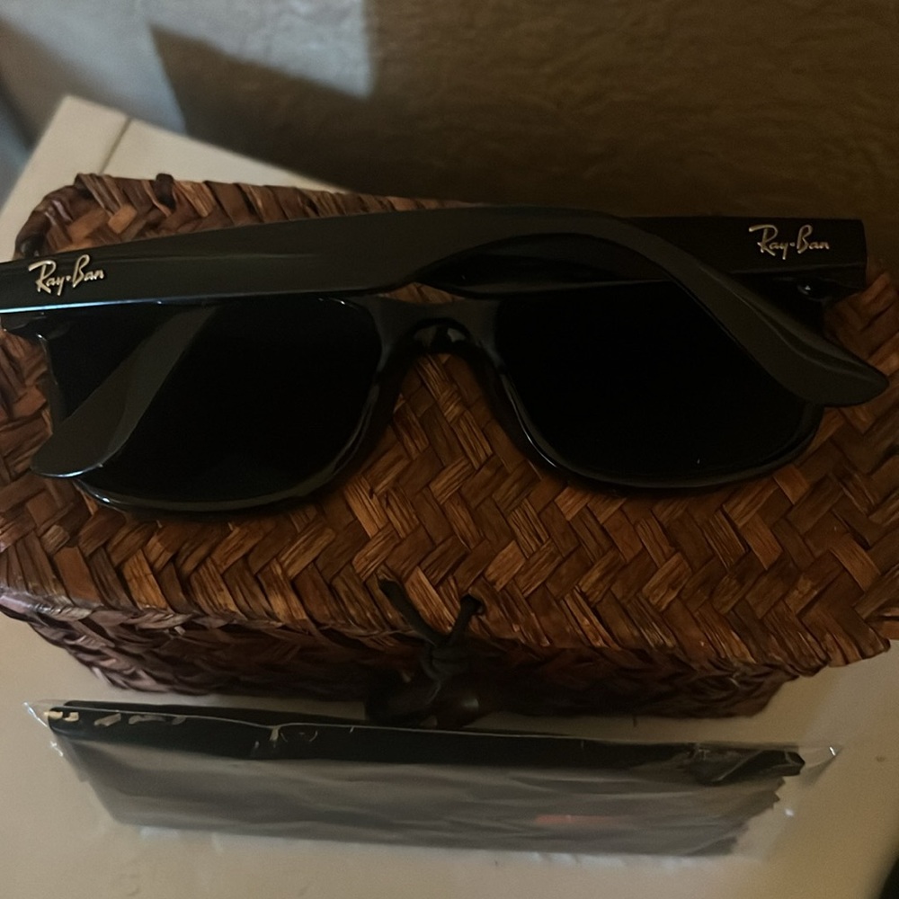 Kids Ray-Ban Classic Black Sunglasses (see description) - Picture 3 of 5